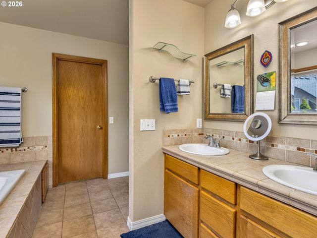 18419 Sw KELLY VIEW Loop, Beaverton, OR 97007