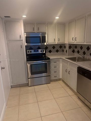 5005 Collins Ave 1104, Miami Beach, FL 33140