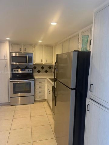 5005 Collins Ave 1104, Miami Beach, FL 33140