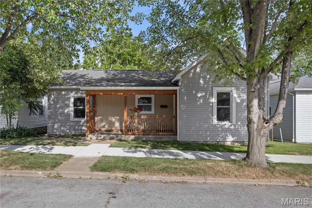 709 S 2nd Street, De Soto, MO 63020