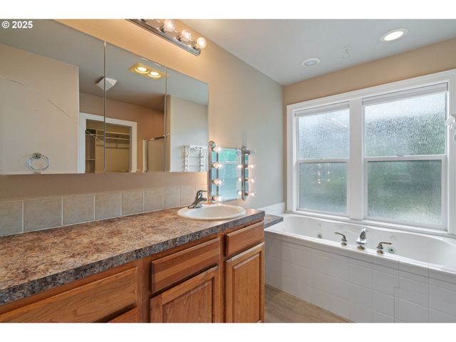 3045 Nw 3RD Ave, Camas, WA 98607