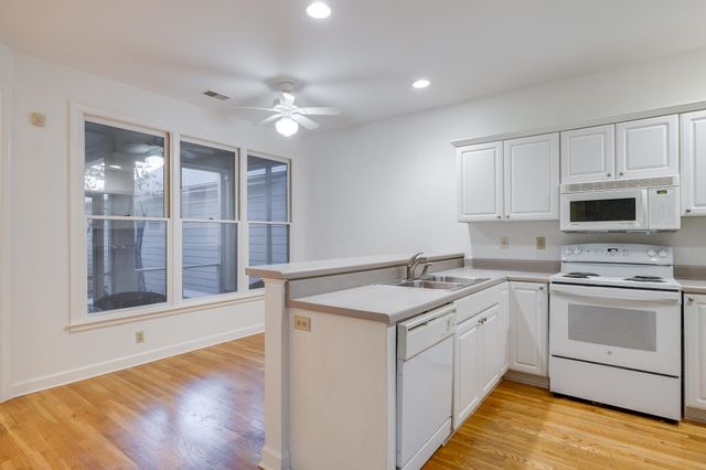 918 HARBOR VIEW DR, Memphis, TN 38103