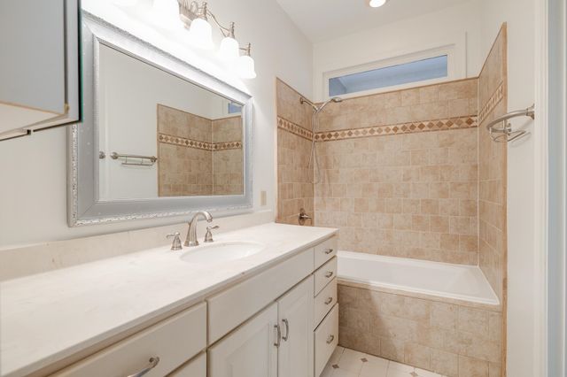 918 HARBOR VIEW DR, Memphis, TN 38103