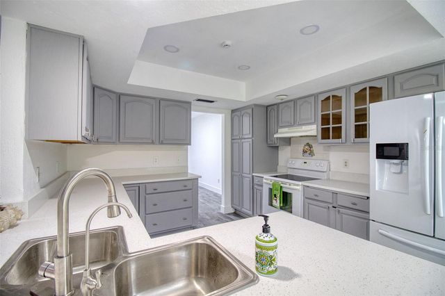 15715 ALMONDWOOD DRIVE, Tampa, FL 33613