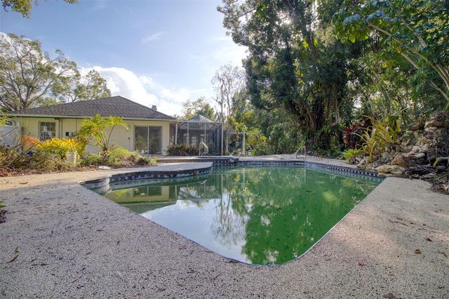 15715 ALMONDWOOD DRIVE, Tampa, FL 33613