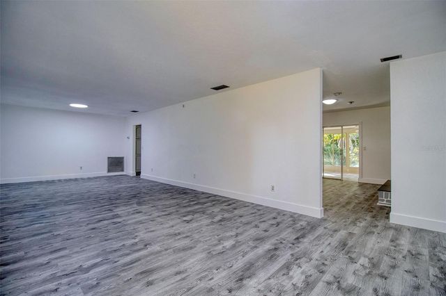 15715 ALMONDWOOD DRIVE, Tampa, FL 33613