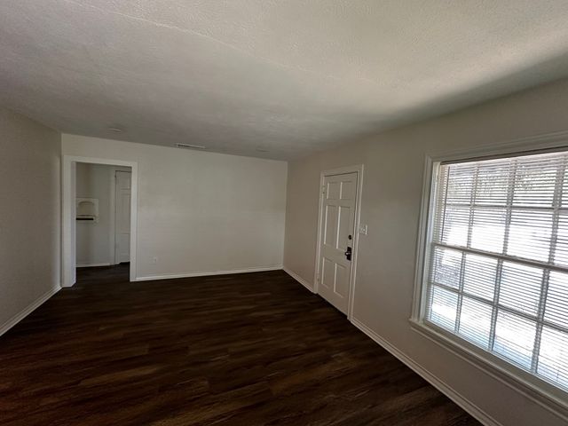 3417 Clary Avenue, Fort Worth, TX 76111