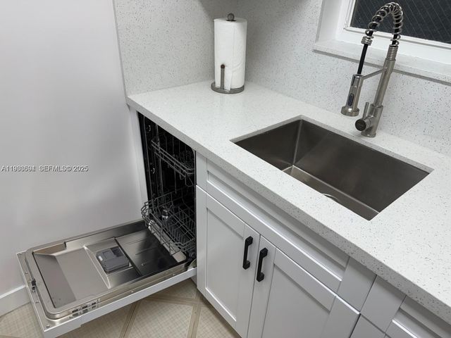 160 SW 30th Ave 109A, Miami, FL 33135