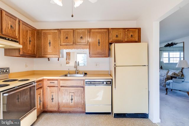 8907 LENNINGS LN, Baltimore, MD 21237