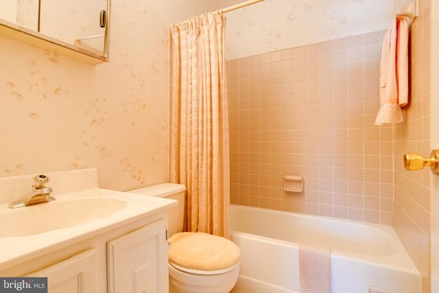 8907 LENNINGS LN, Baltimore, MD 21237