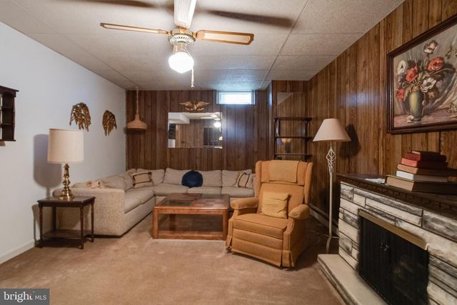 8907 LENNINGS LN, Baltimore, MD 21237