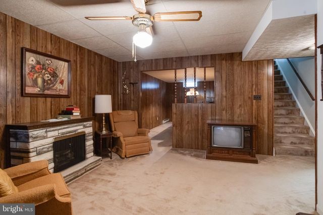 8907 LENNINGS LN, Baltimore, MD 21237