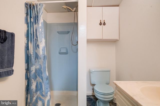 8907 LENNINGS LN, Baltimore, MD 21237