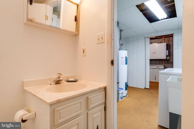 8907 LENNINGS LN, Baltimore, MD 21237