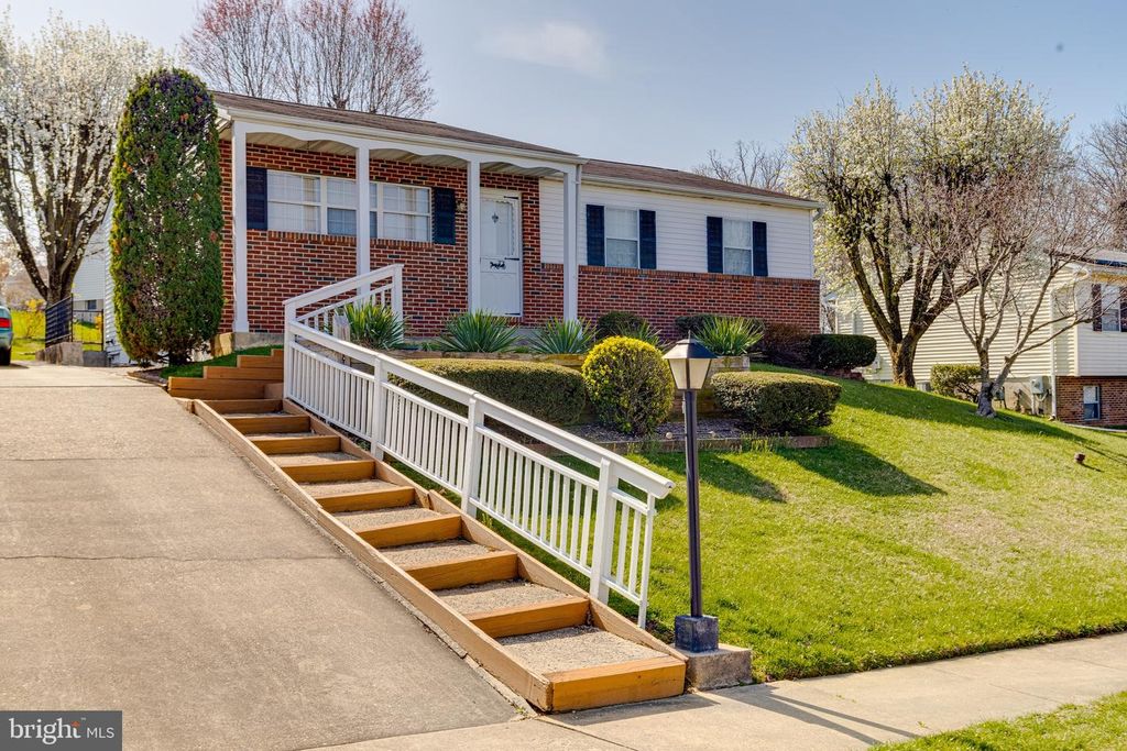 8907 LENNINGS LN, Baltimore, MD 21237