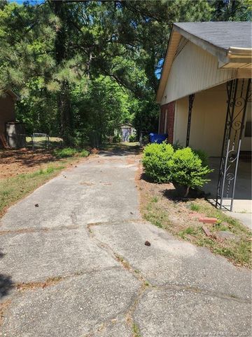 1563 Boros Drive, Fayetteville, NC 28303