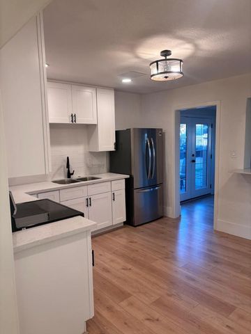 8233 N 29th Avenue, Phoenix, AZ 85051