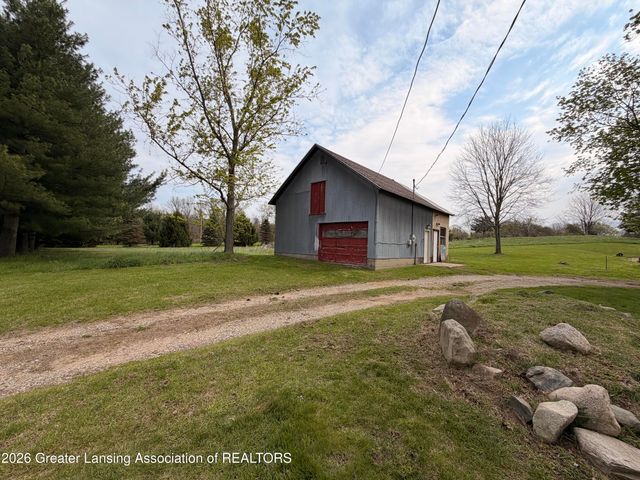 23950 15 Mile Road, Bellevue, MI 49021