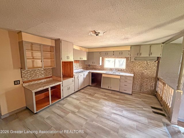 23950 15 Mile Road, Bellevue, MI 49021