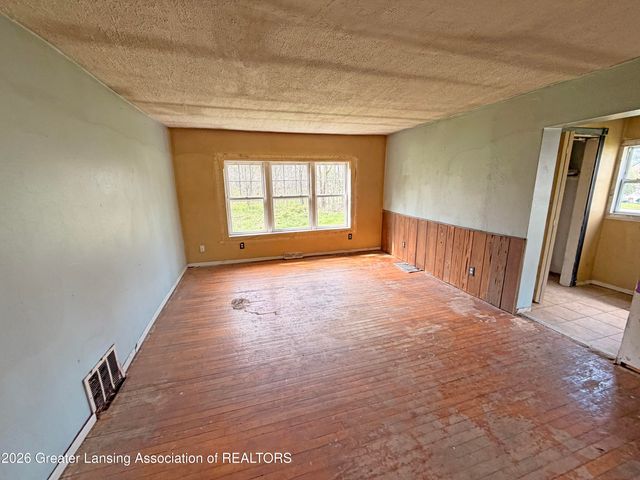 23950 15 Mile Road, Bellevue, MI 49021