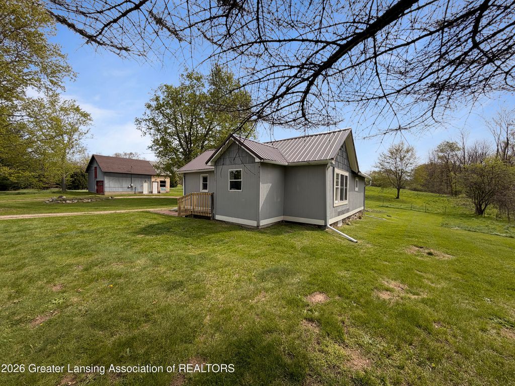 23950 15 Mile Road, Bellevue, MI 49021