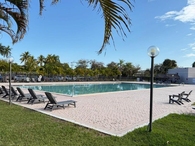 8600 SW 133rd Ave Rd 310, Miami, FL 33183