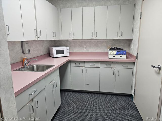 4020 Venoy 1100, Wayne, MI 48184