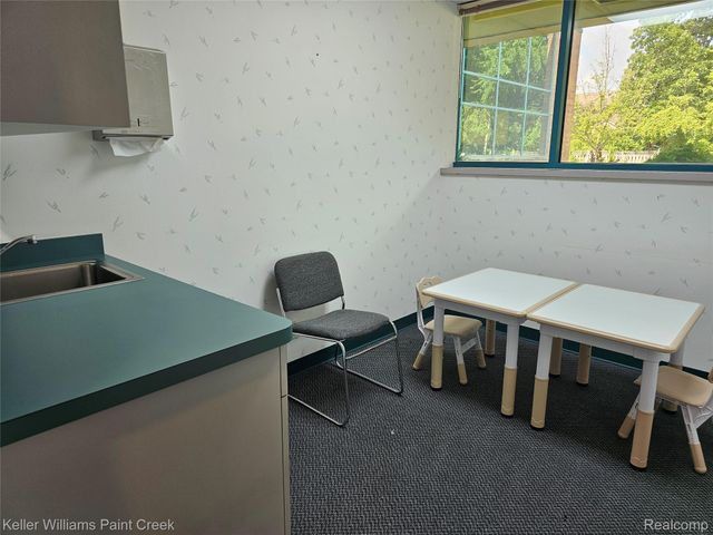 4020 Venoy 1100, Wayne, MI 48184