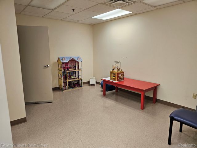4020 Venoy 1100, Wayne, MI 48184