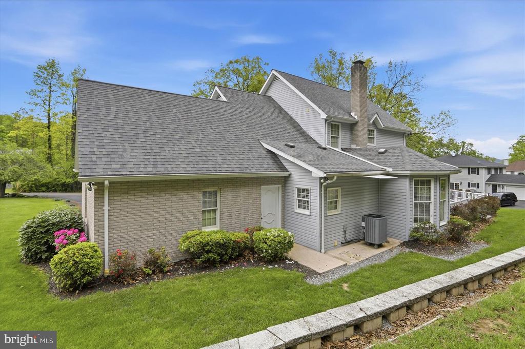 Image 7 of property listing at 12819 WOODBINE RD SW, Cresaptown, MD 21502