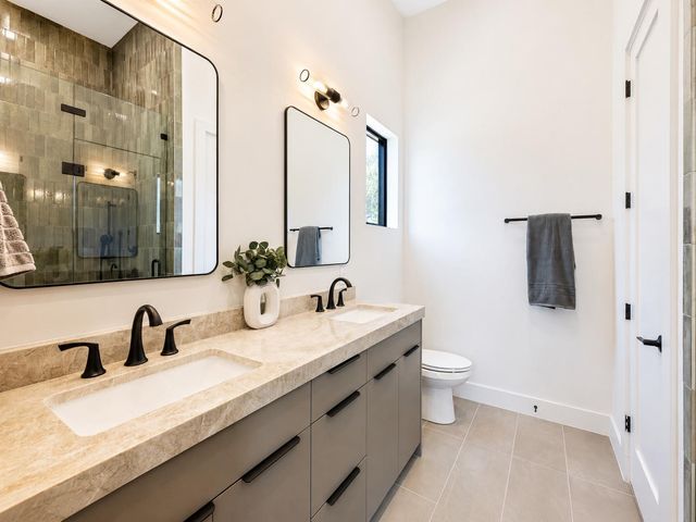 205 Waters View CT, Dripping Springs, TX 78620