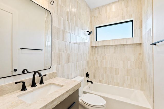 205 Waters View CT, Dripping Springs, TX 78620