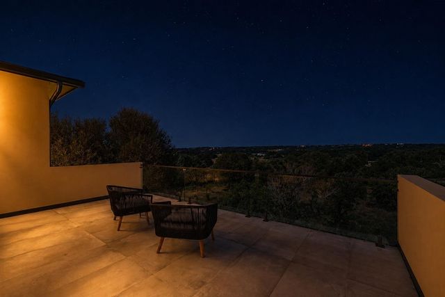 205 Waters View CT, Dripping Springs, TX 78620