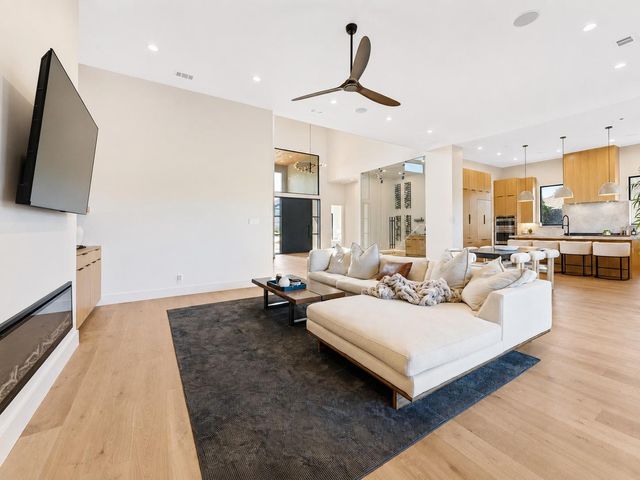 205 Waters View CT, Dripping Springs, TX 78620