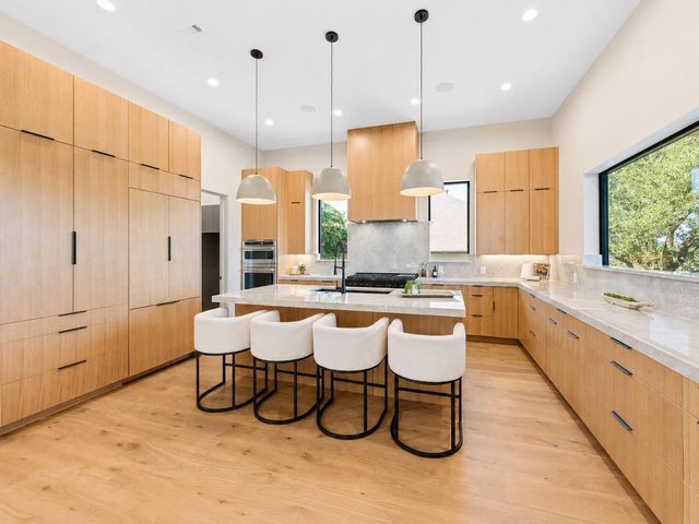 205 Waters View CT, Dripping Springs, TX 78620