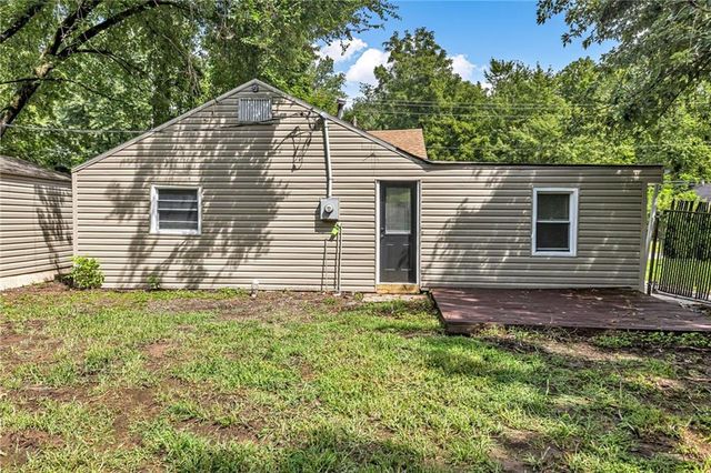 3820 N Brighton Avenue, Kansas City, MO 64117