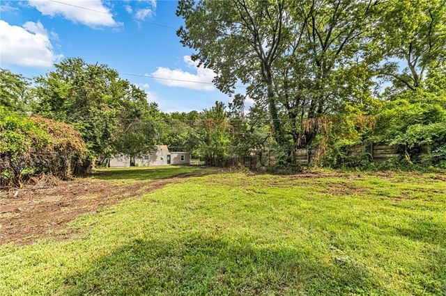 3820 N Brighton Avenue, Kansas City, MO 64117