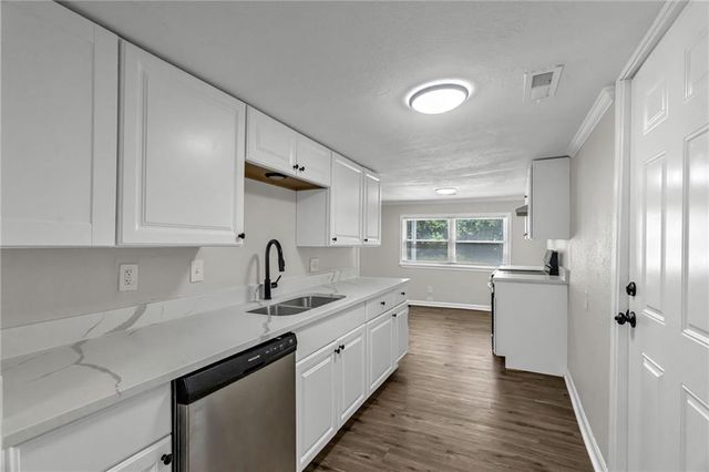 3820 N Brighton Avenue, Kansas City, MO 64117