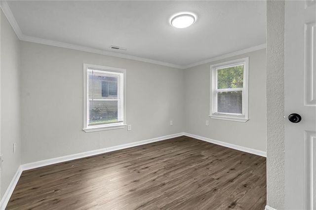 3820 N Brighton Avenue, Kansas City, MO 64117