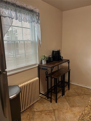 61-55 224 st A, Bayside, NY 11364