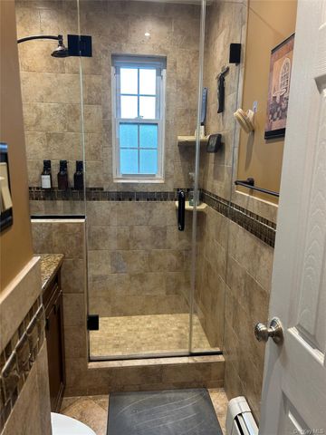 61-55 224 st A, Bayside, NY 11364