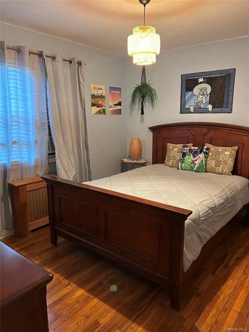 61-55 224 st A, Bayside, NY 11364