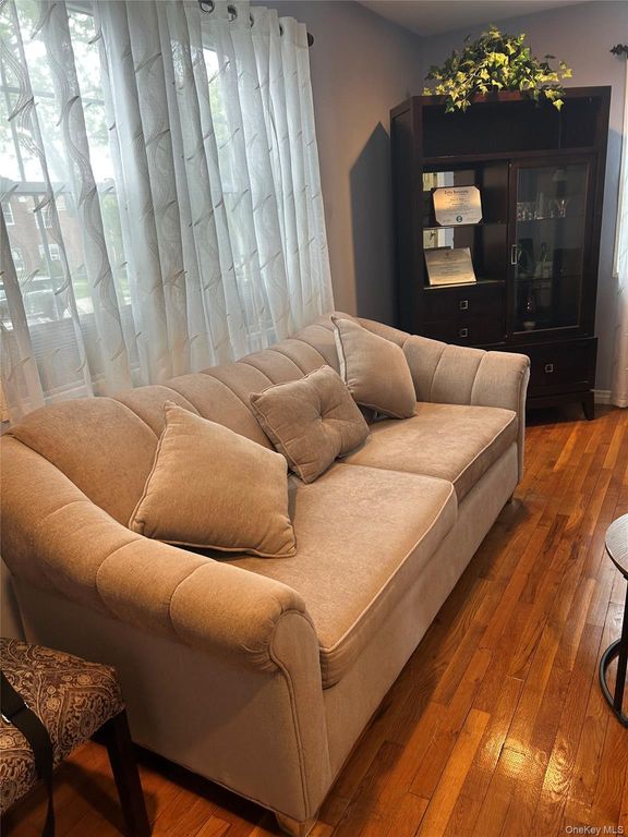 61-55 224 st A, Bayside, NY 11364
