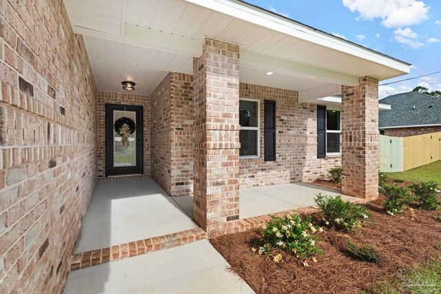 7949 Twin Lake Dr, Milton, FL 32583