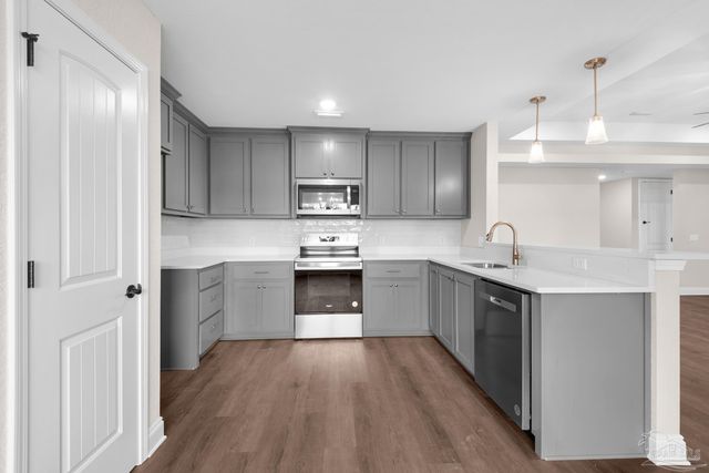 7949 Twin Lake Dr, Milton, FL 32583