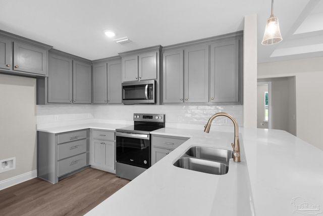 7949 Twin Lake Dr, Milton, FL 32583