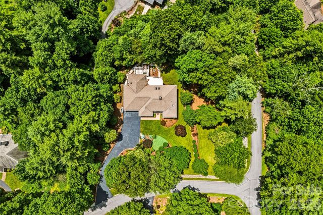 200 Teaberry Lane, Hendersonville, NC 28739