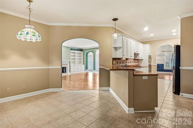 200 Teaberry Lane, Hendersonville, NC 28739