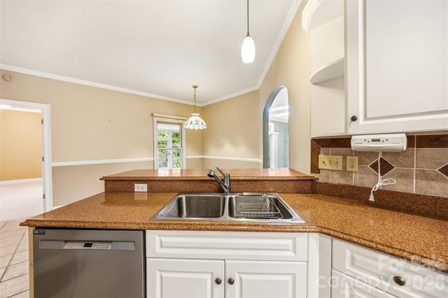 200 Teaberry Lane, Hendersonville, NC 28739