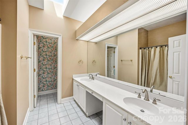 200 Teaberry Lane, Hendersonville, NC 28739